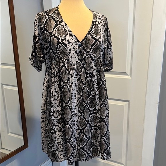 Zara, black white reptile, snake print, baby doll, mini dress, medium - Picture 2 of 10
